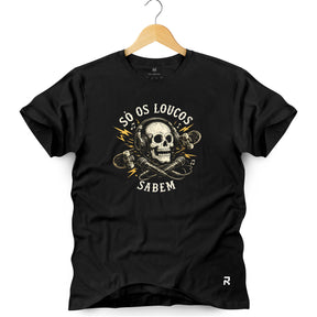 Camiseta Masculina Caveira Só os Loucos Sabem
